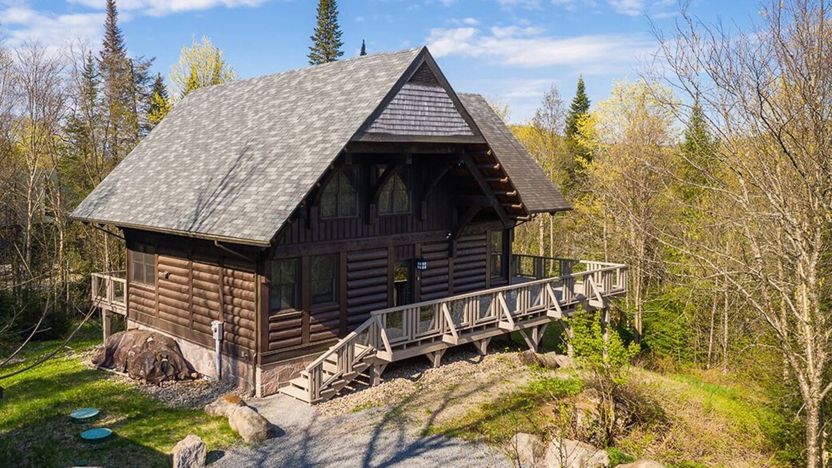 Lac-Superieur Ski Chalet | Cote Nord Chalet Jolene 5 bedroom spanCITQ 261446
