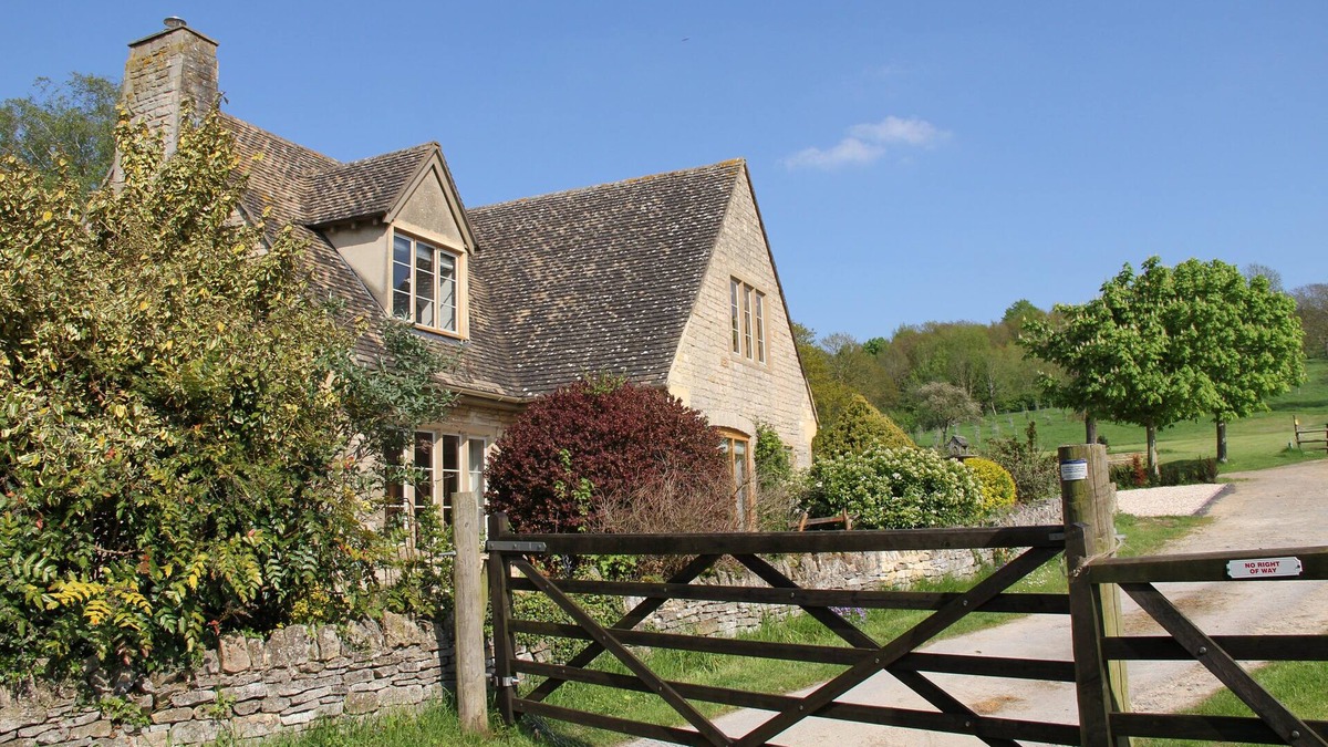 Stanton Cottage | Cotswold Cottage in historic village of Stanton with views over open fields