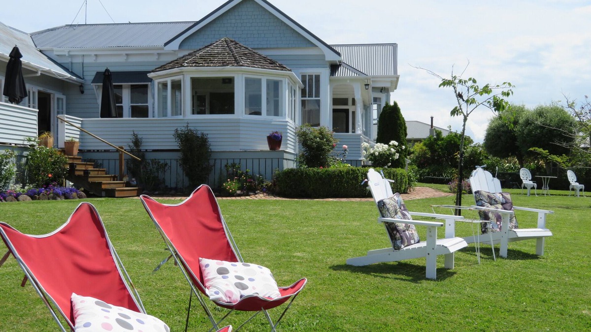 Totara Bed & Breakfast | Cotswold Cottage