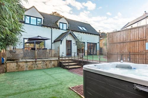 Enstone House | Cotswold holiday let with hot tub - The Old Garage