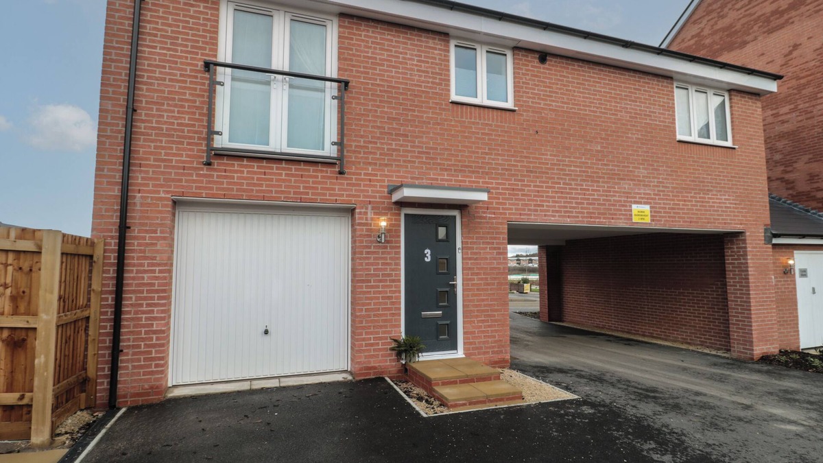 Northway Cottage | COTSWOLD OUTLET COACH HOUSE, pet friendly in Tewkesbury