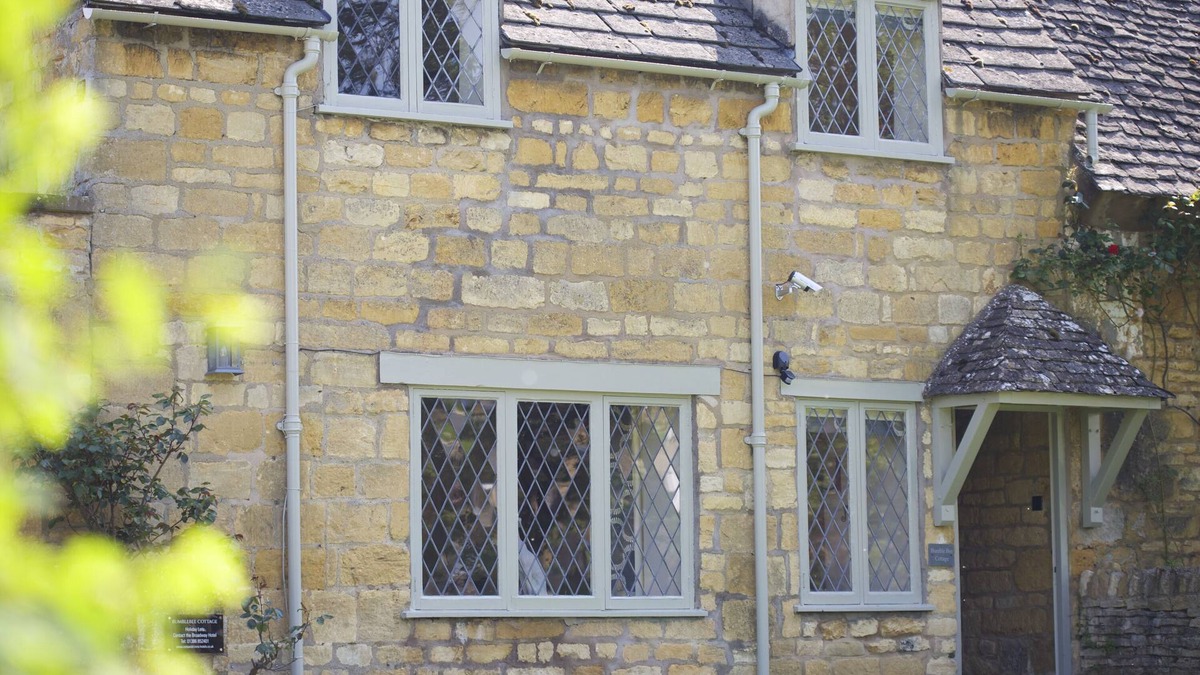 Broadway Cottage | Cotswold stone cottage in the centre of Broadway village with parking
