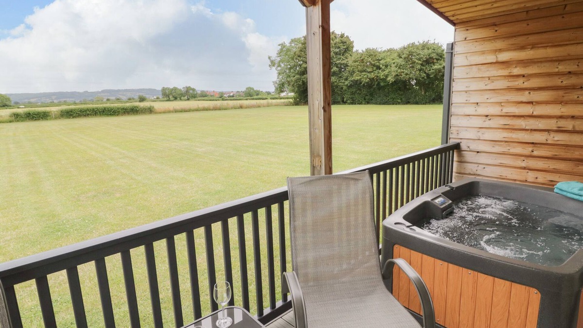 Bretforton Cottage | COTSWOLD VIEW 2, romantic, character holiday cottage in Honeybourne