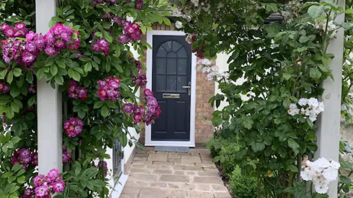 Witney Apartment | Cotswolds Blenheim Burford Oxford Bibury Minster Mill Diddly Farmers Dog Soho