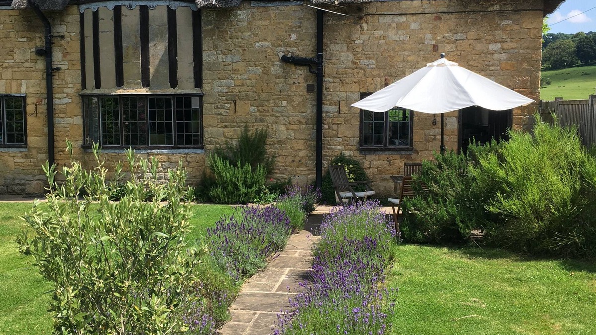 Broadway Cottage | Cotswolds Thatch Cottage, located in Broadway, Cotswolds England.