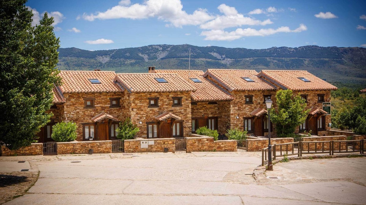 Horcajuelo de la Sierra Ski Chalet | Cottage with wooden ceilings and beams Dormer bedroom and French Fireplace in the Salon