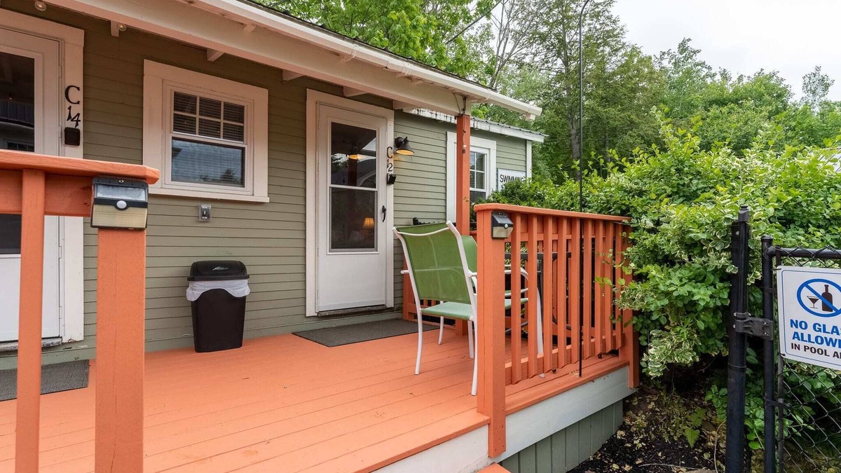 Weirs Beach Cabin | Cottage 12 Summary: A