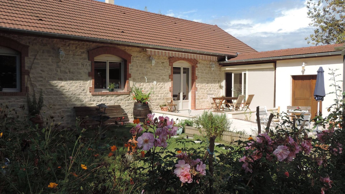 Chagny House | Cottage 125 m2 4 stars 'Villa Roland in Burgundy' in the heart of the vineyard.