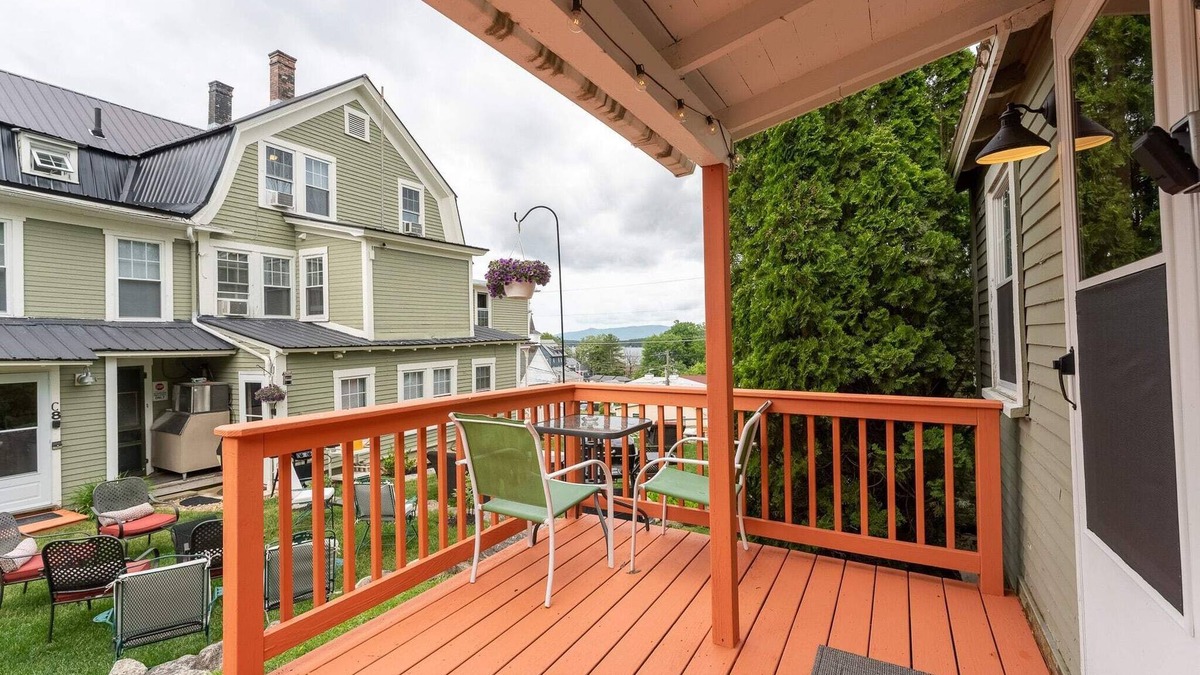 Weirs Beach Cabin | Cottage 14 Summary: A