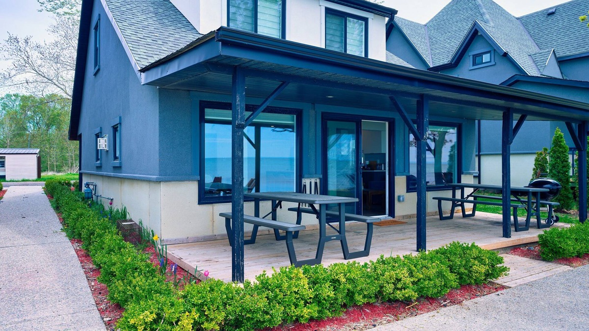 Wainfleet House | Cottage # 16...thelongbeachresort.ca