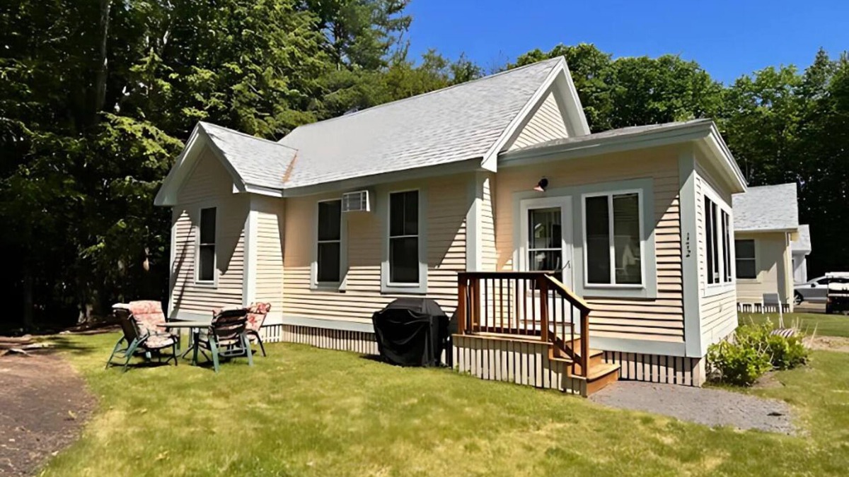 Moody Cottage | Cottage #172 Seaglass Village Cottage