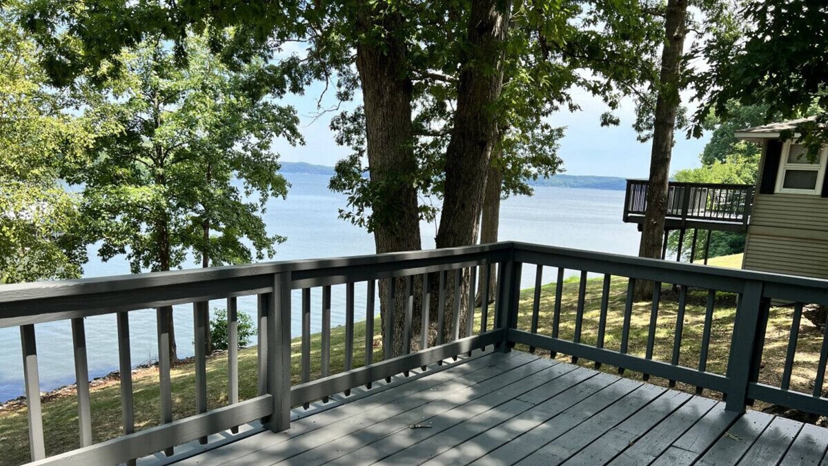 Almo Cabin | Cottage 2 · Lakefront Cottage on Kentucky Lake - Sleeps 6 - Pet Friendly!