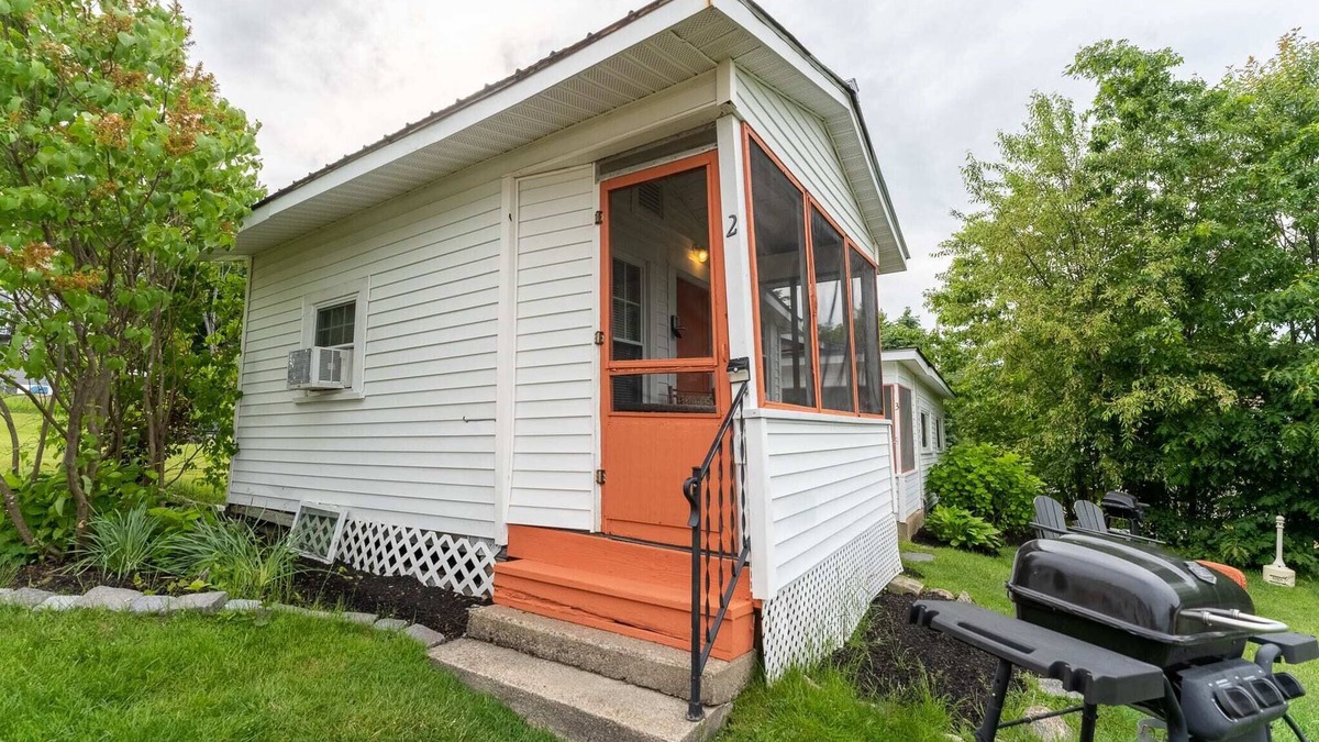Weirs Beach Cabin | Cottage 2 Summary: Th