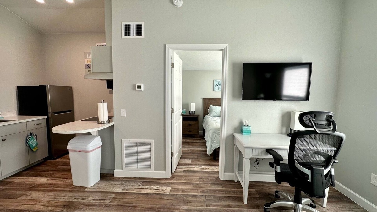 Tavares Cottage | Cottage 23: The Lighthouse - Waterfront Lodging in Downtown Tavares, FL