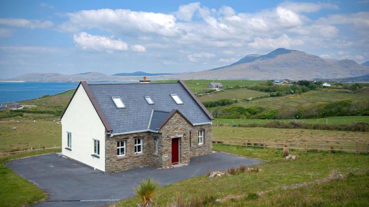 Tullycross Cottage | Cottage 259 - Renvyle - sleeps 6 guests in 3 bedrooms