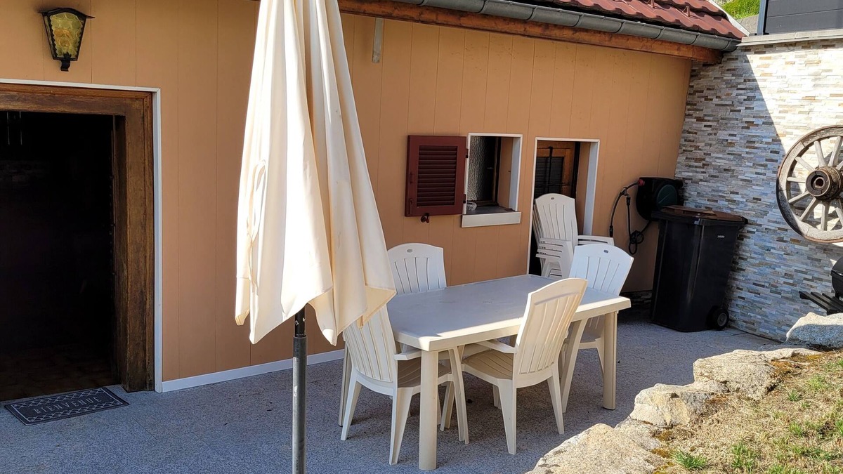 Geishouse Ski Chalet | Cottage, 3 bedrooms, sleeps 8, valley views, fully equipped