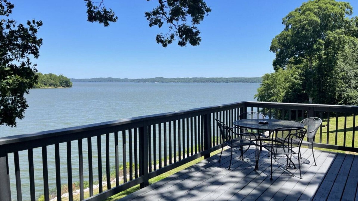 Almo Cabin | Cottage 3 · Lakefront Cottage on Kentucky Lake - Sleeps 6 - Pet Friendly!