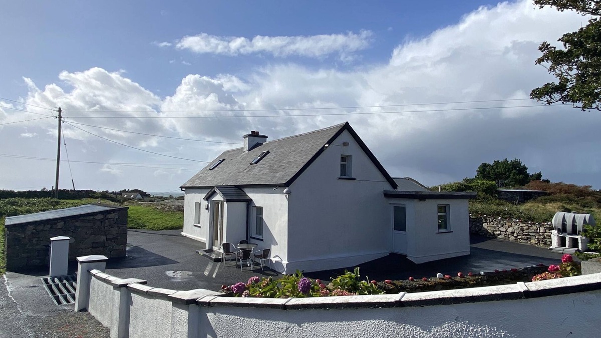 Carna Cottage | Cottage 397 - Carna - sleeps 4 guests in 3 bedrooms