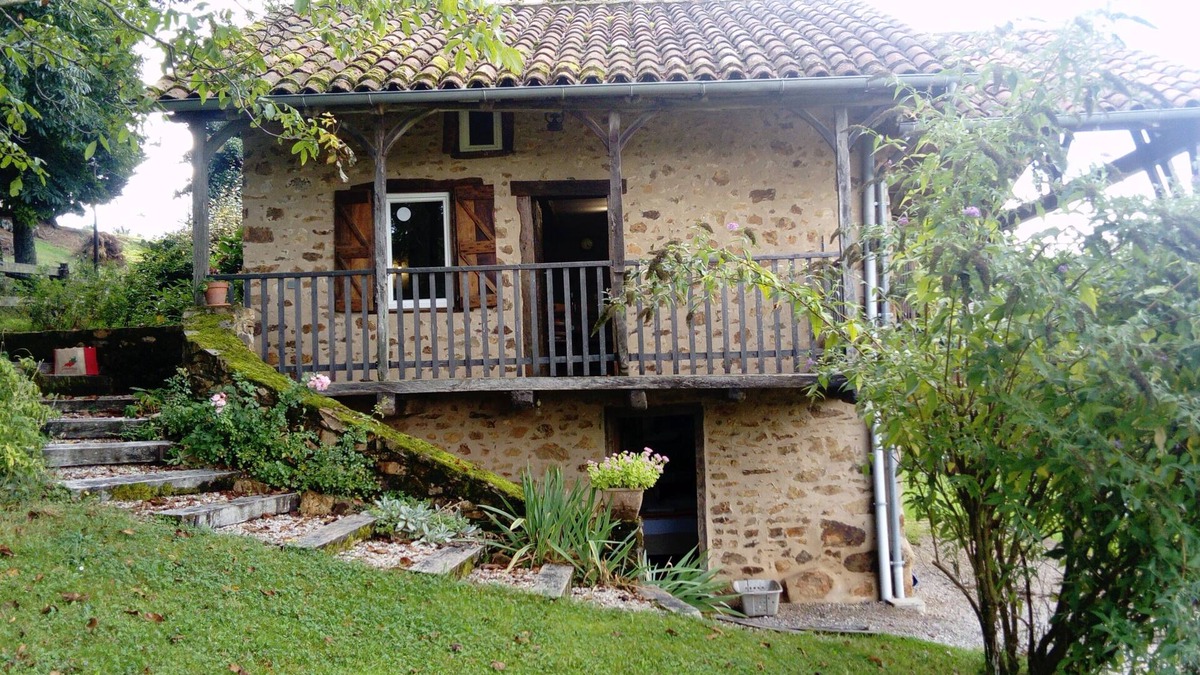 Prendeignes Cabin | Cottage 4 to 5 people in restored stone house and in a quiet location