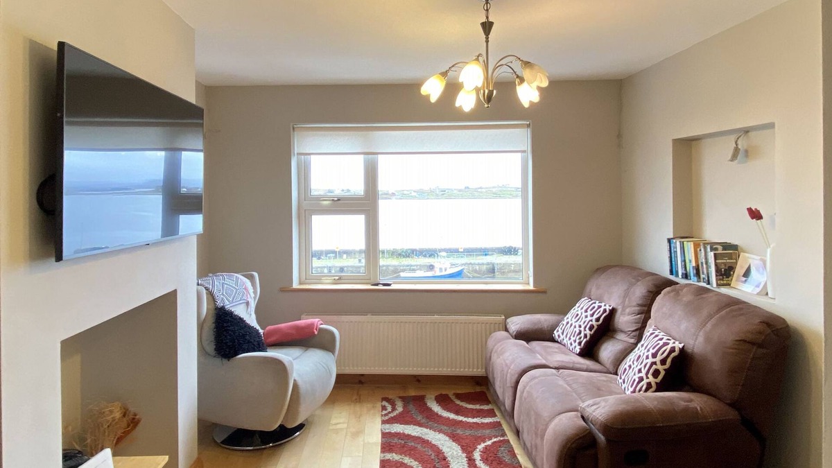 Roundstone Cottage | Cottage 457 - Roundstone - sleeps 6 guests in 3 bedrooms