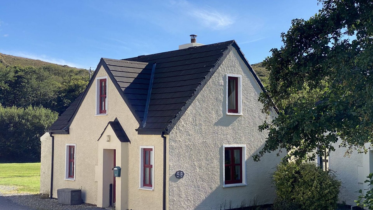 Clifden Cottage | Cottage 470 - Clifden - sleeps 5 guests in 3 bedrooms