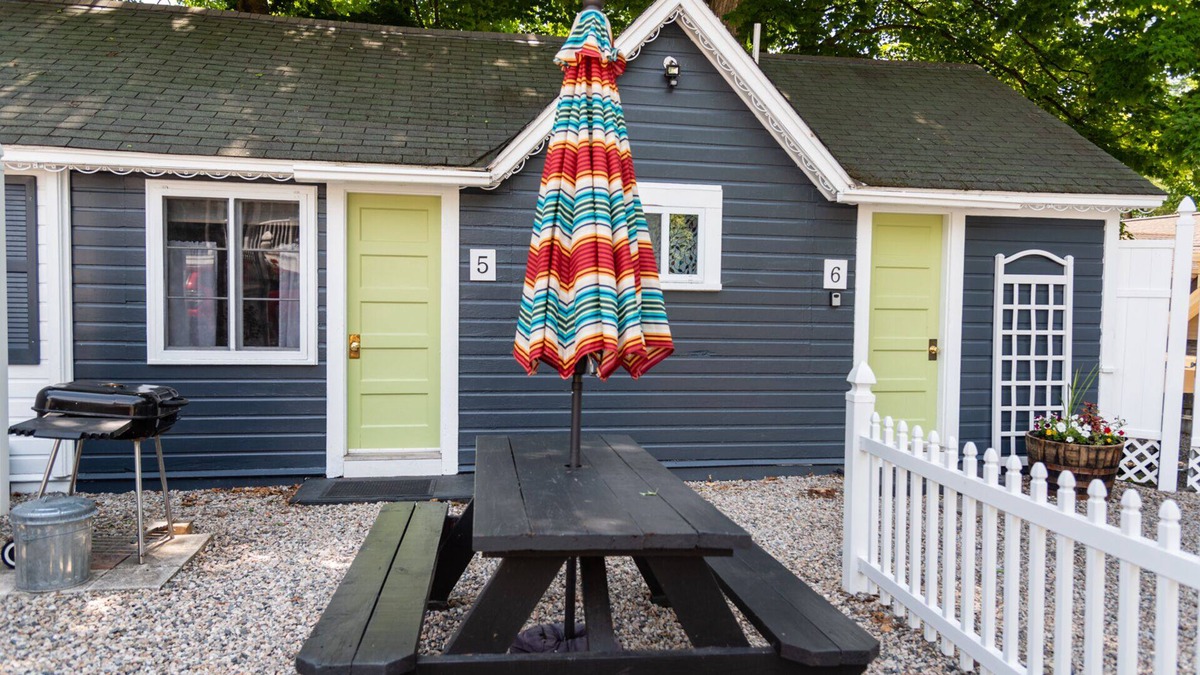 Wolfeboro Cottage | Cottage 5-6 - Year Round Pet Friendly - 2 Bedroom/1 Bath End Unit