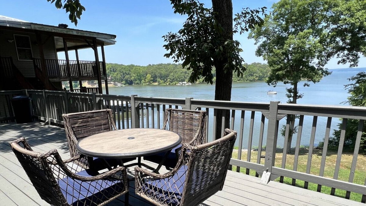 Almo Cabin | Cottage 5 · Lakefront Cottage on Kentucky Lake - Sleeps 8 - Pet Friendly!