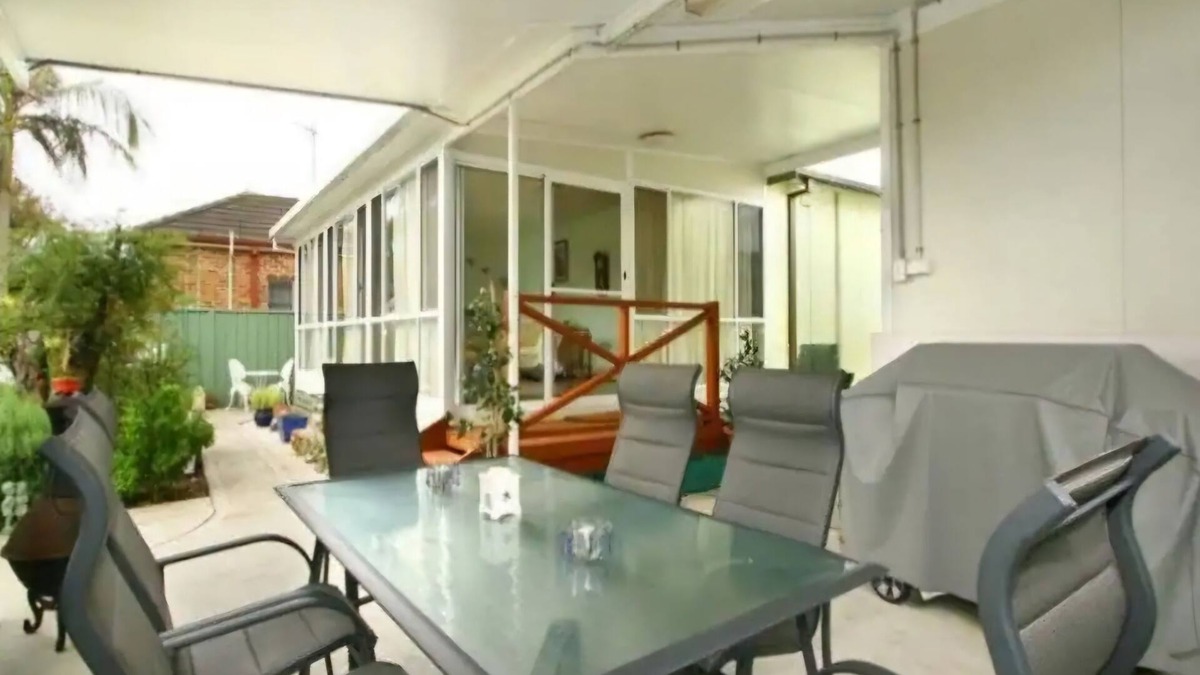 Windang Cottage | Cottage. 5 mins from beach and lake.