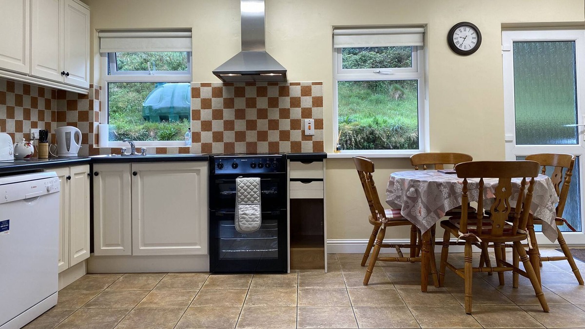 Cornamona Cottage | Cottage 512 - Cornamona - sleeps 4 guests in 2 bedrooms