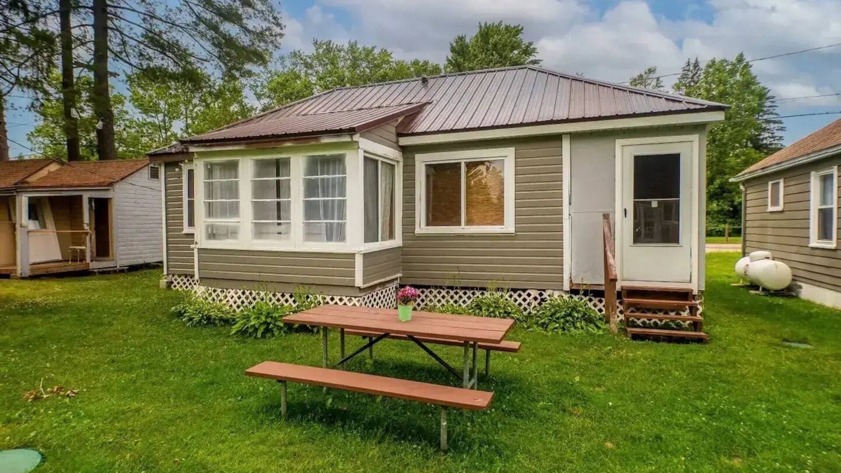 Stow Cottage | Cottage #6 - Cute and airy 2 bedroom cottage right on Chautauqua Lake!