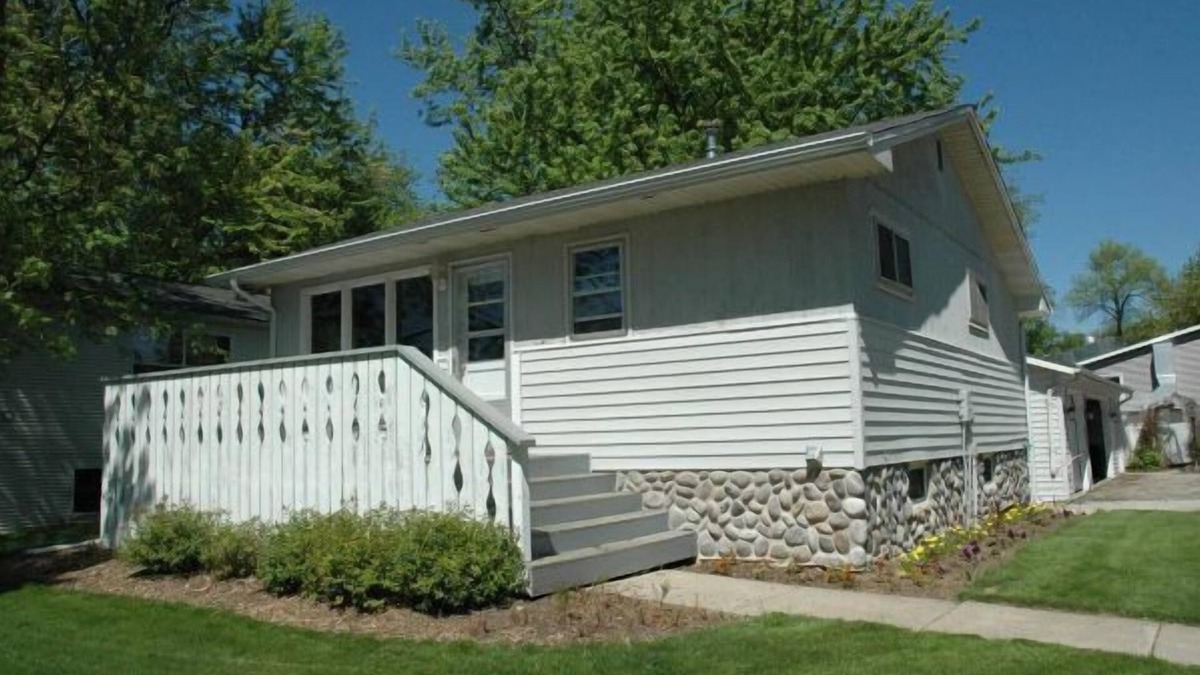 Fox Lake House | Cottage 6 on Beautiful Fox Lake!