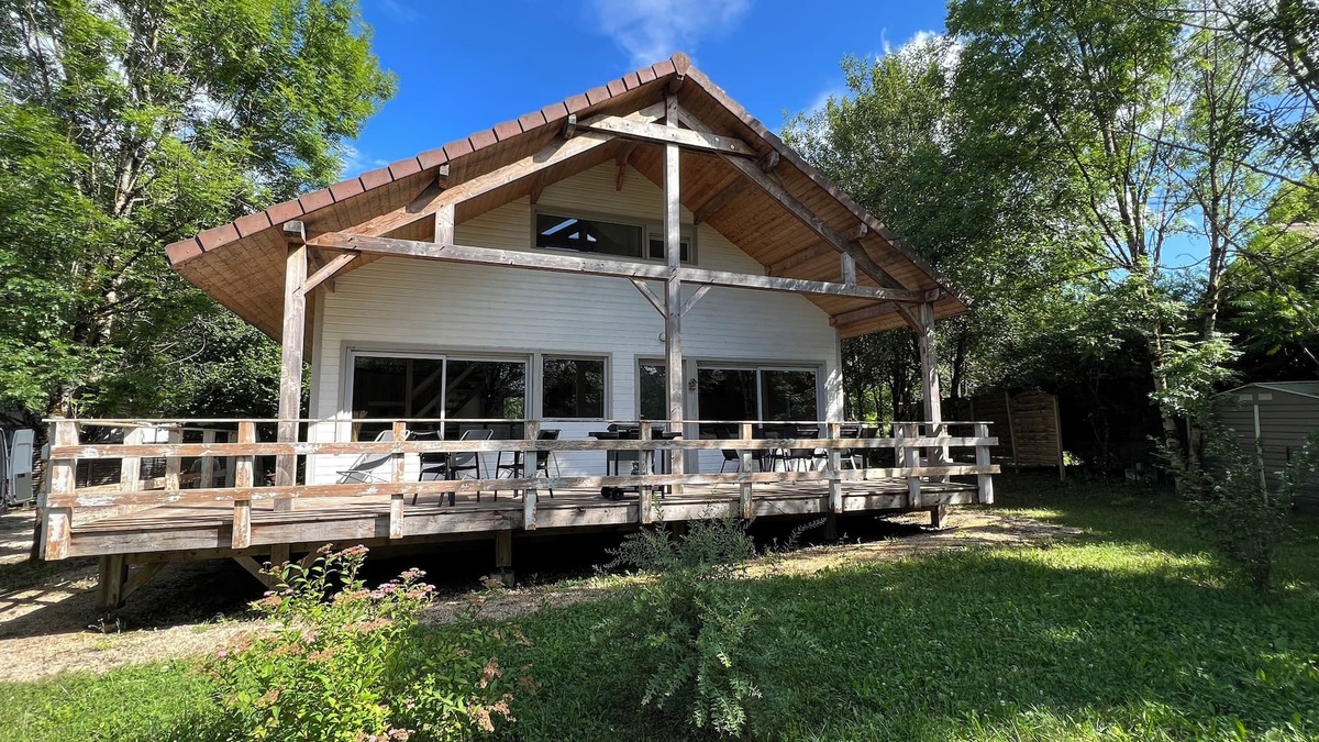 Doucier Ski Chalet | Cottage 6 to 8 people, House wood layout quality. Near lake Bcp of space