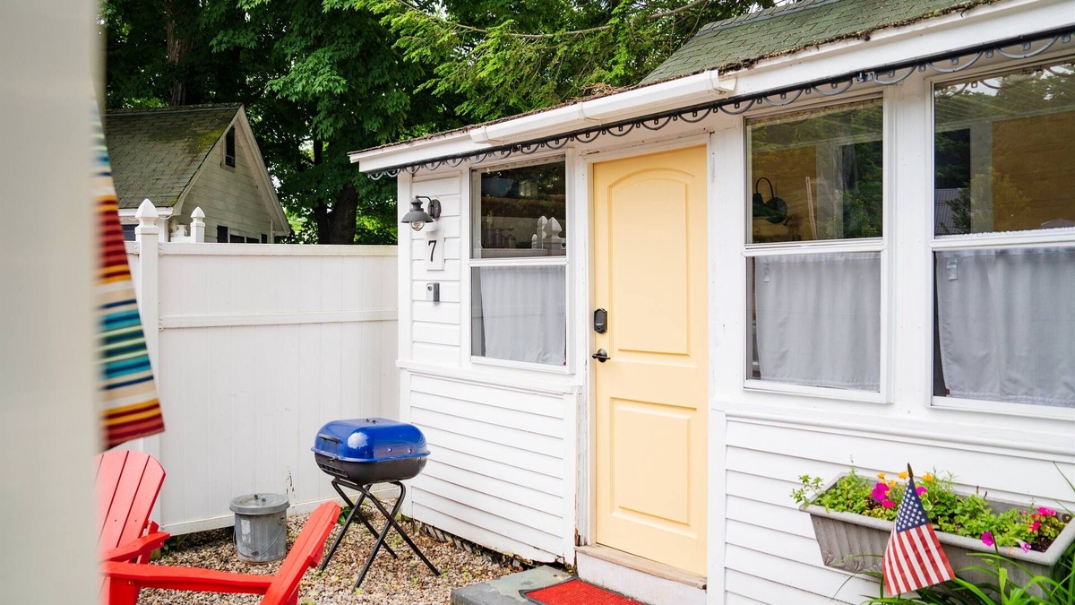 Wolfeboro Cottage | Cottage 7 - Year Round - Pet Friendly - Stand Alone 1 Bedroom/1 Bath