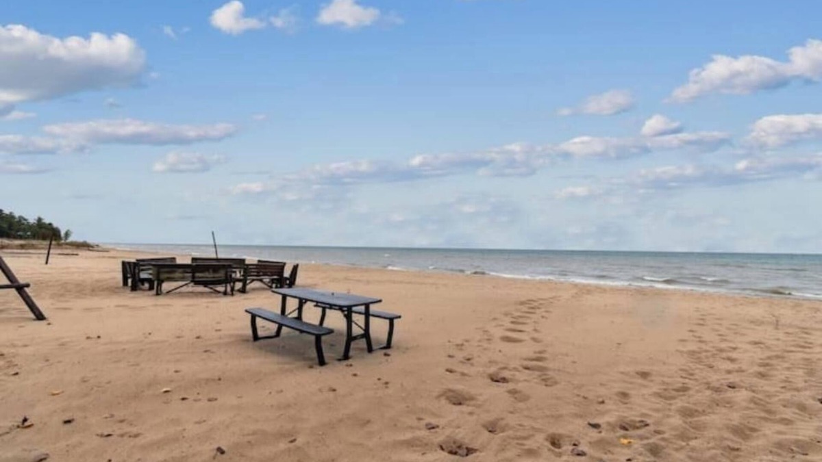 Northeastern Michigan Cabin | Cottage #9: 3BR/2BA Relaxing Lakeside Retreat!nn