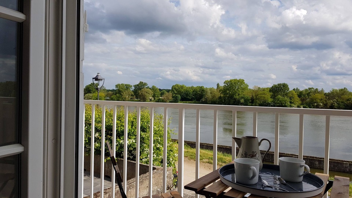 Orleans House | Cottage along the Loire on Private Road 10 minutes from the City Center. 4p