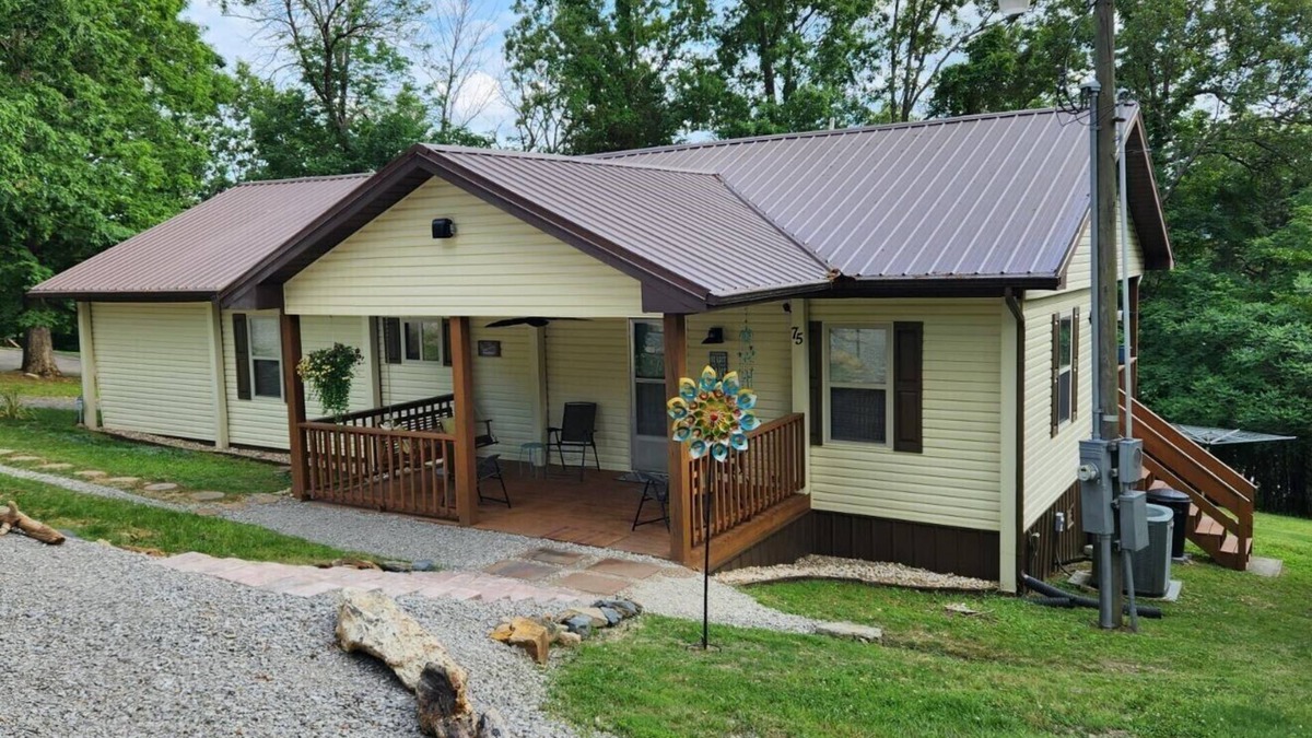 Nancy Cottage | Cottage at Lake Cumberland; 6m walk to water at Clearwater public boat ramp