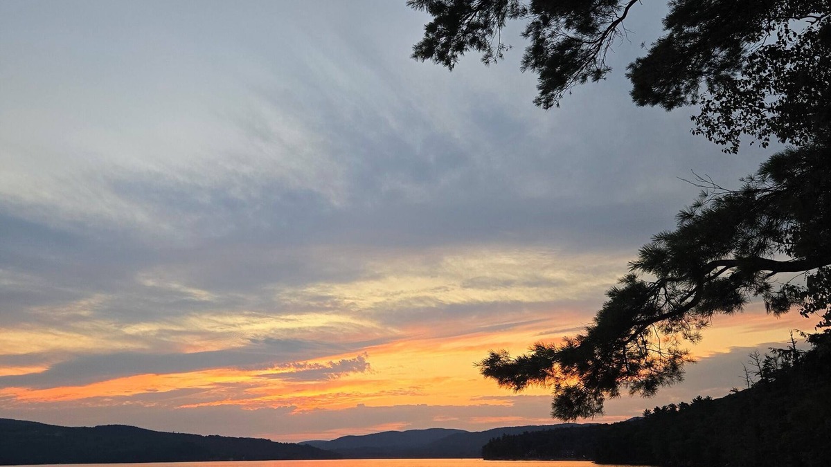 Bridgewater House | Cottage at Newfound Lake - Sleeps 8, Boat Launch, Beach Access, and more!
