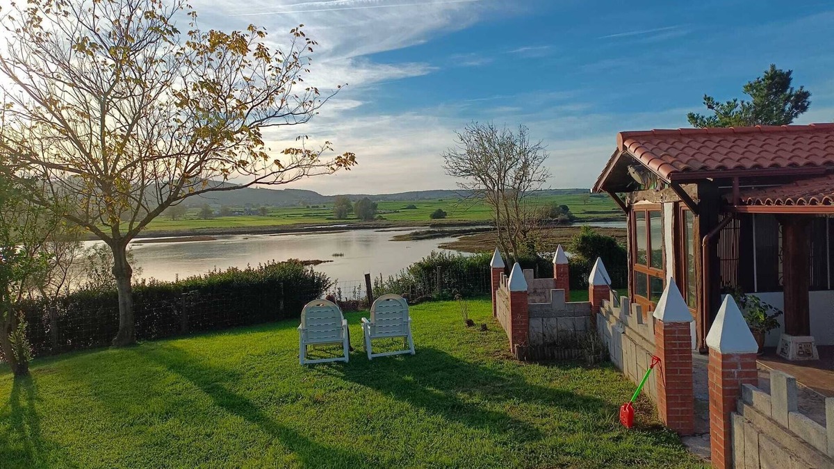 Barcena de Cicero House | Cottage at the foot of the estuary near the private beach (suitable for pets).