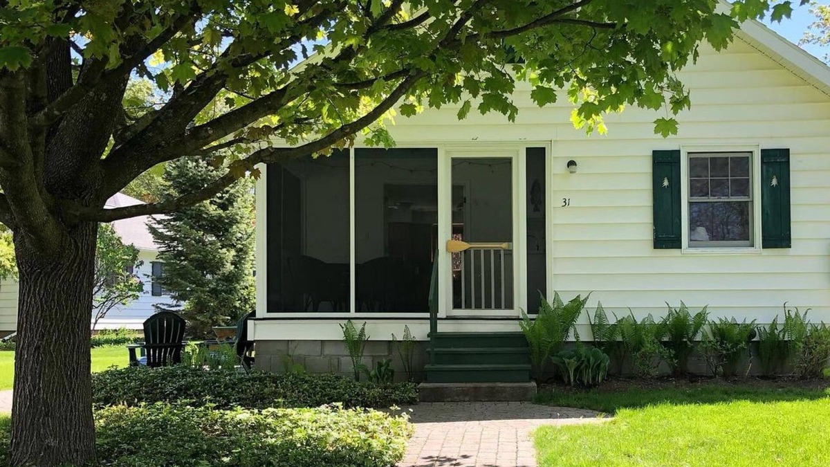 Lake George Cottage | Cottage at Takundewide on Lake George - small community w/amenities and a Dock