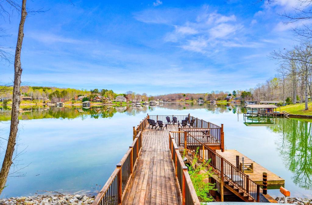 Moneta House | Cottage at the Lake