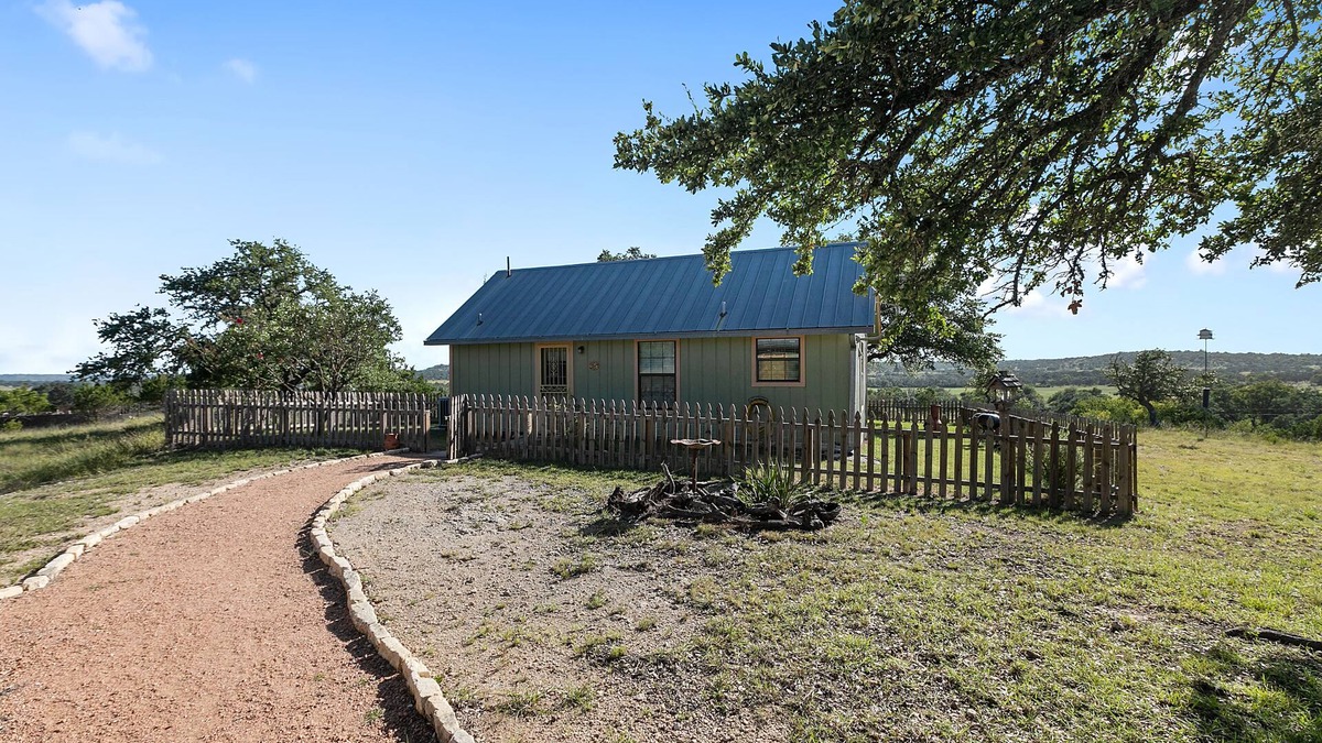 Fredericksburg Cottage | Cottage at Twin Oaks - Dog Friendly - Incredible country views