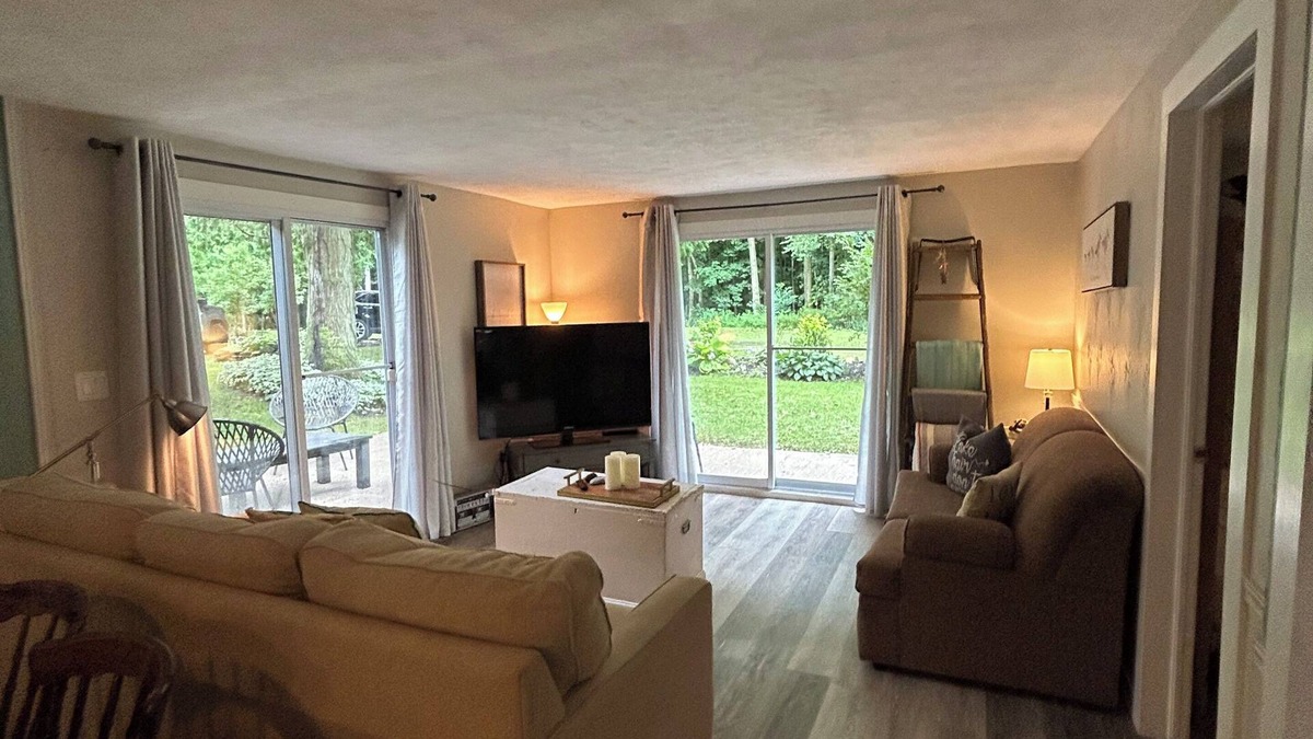 Meaford Cabin | Cottage available, close to Georgian Bay only 20 minutes to Town of Owen Sound