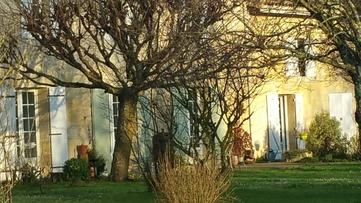 Genissac Cottage | Cottage between Bordeaux and St Emilion with Magnificent Park, surrounded by Vines