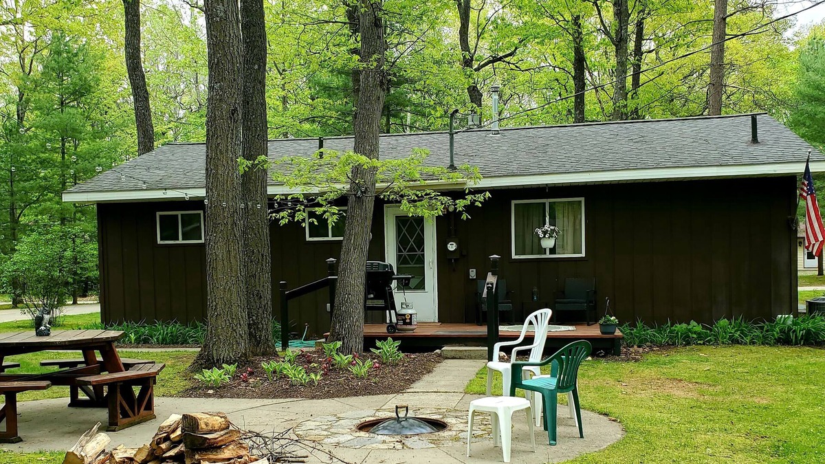 Lewiston Cottage | Cottage by the Lake just 3 miles from the quaint little town of Lewiston.