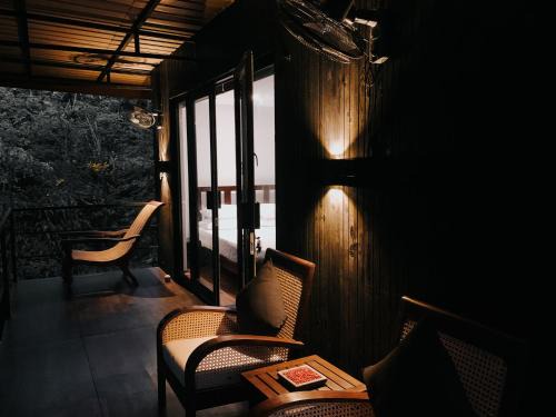Thalawatugoda Villa | Cottage by the Lake