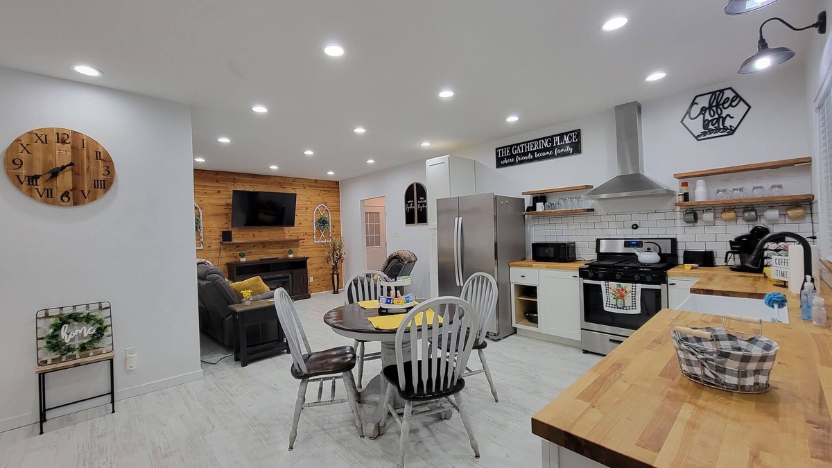 Casey Cottage | Cottage By The Park Home of The Big Things