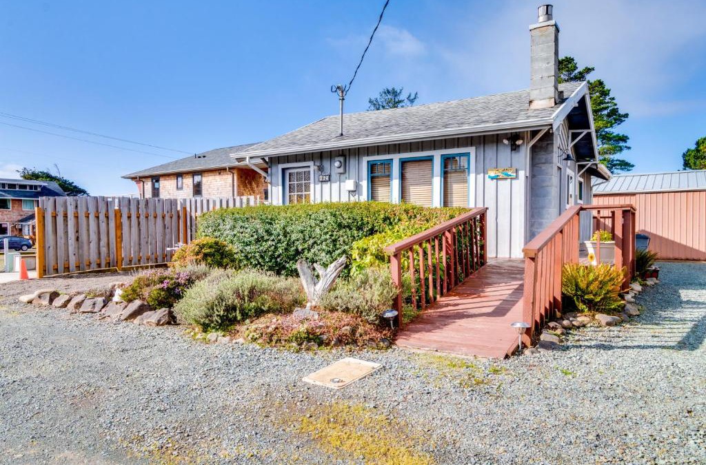 Manzanita House | Cottage by the Sea (MCA #1213)