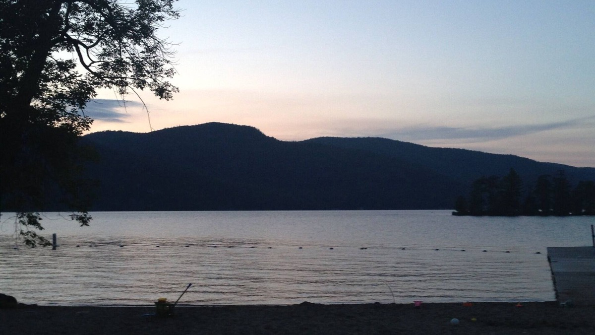 Huletts Landing Cottage | Cottage by the lake