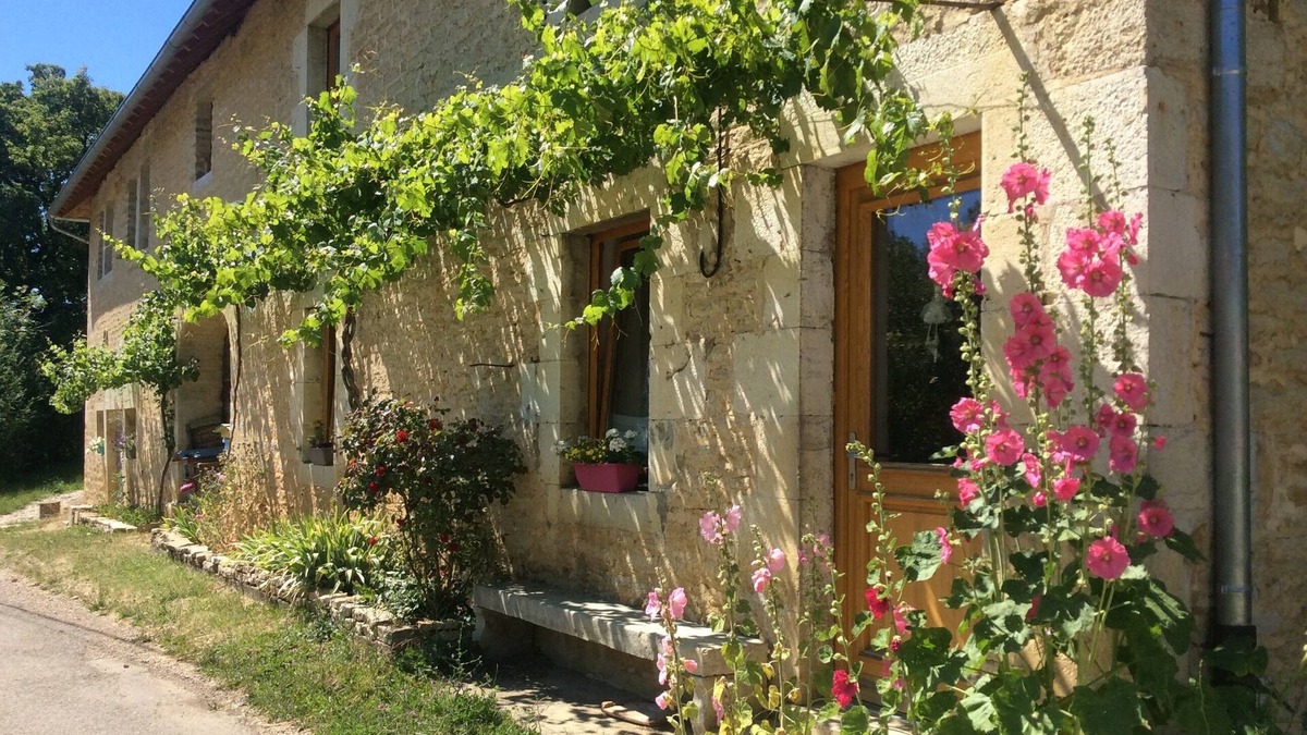 Ivrey Apartment | Cottage character in quiet village on the slopes of Mount Poupet