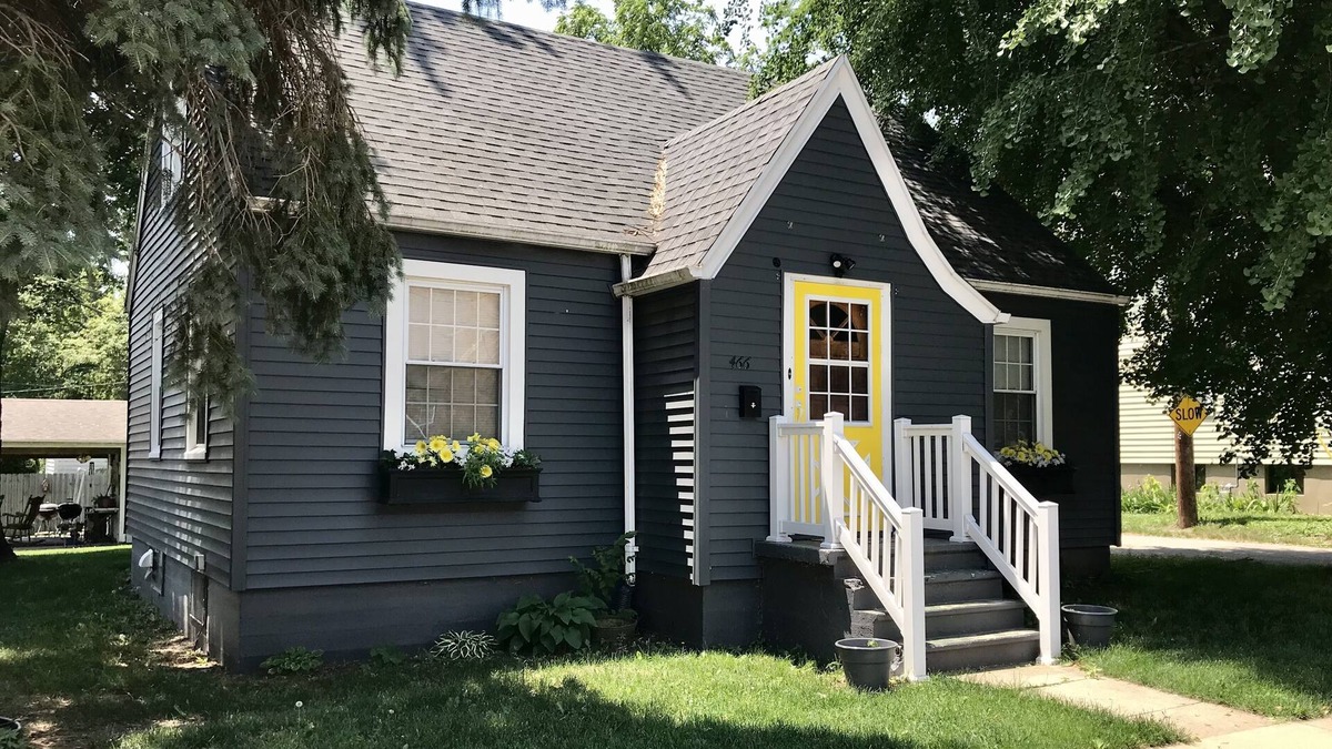 La Salle House | Cottage Charm, 3 Bedrooms - 10 Minutes to Starved Rock!